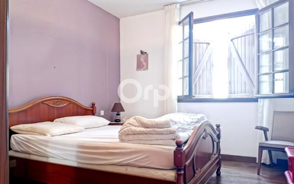 Maison à vendre    8 pièces •  Oloron-Sainte-Marie