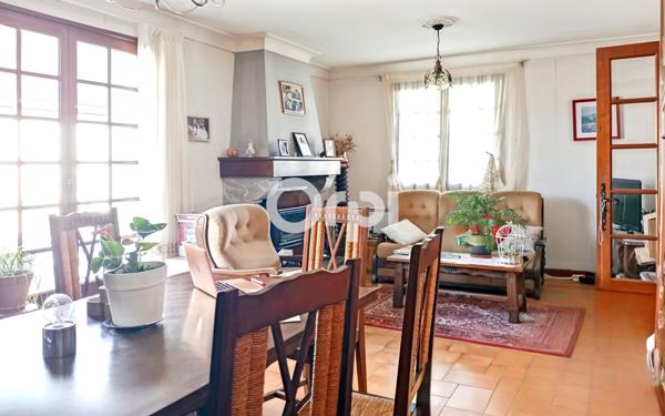 Maison à vendre    8 pièces •  Oloron-Sainte-Marie