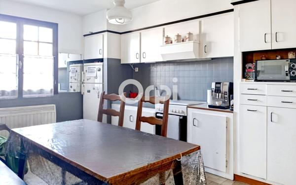 Maison à vendre    8 pièces •  Oloron-Sainte-Marie