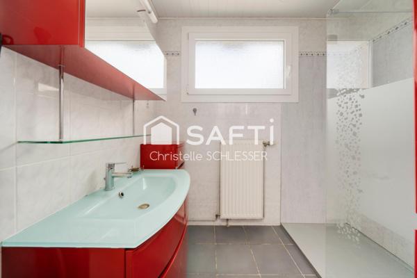 PAVILLON INDEPENDANT AVEC VIE DE PLAIN-PIED, trois chambres, dressing, véranda, grand sous-sol - terrain 570m2