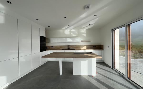 Maison à vendre    6 pièces • 182 m2 Rumilly