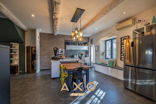 EGUILLES - BASTIDE XIX EME- 250M² - PARC 7 500M² - PISCINE - VUE SAINTE VICTOIRE ET VILLAGE D'EGUILLES -  1 390 000€