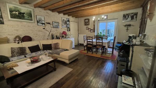 Longère en pierre au coeur du vignoble du Layon