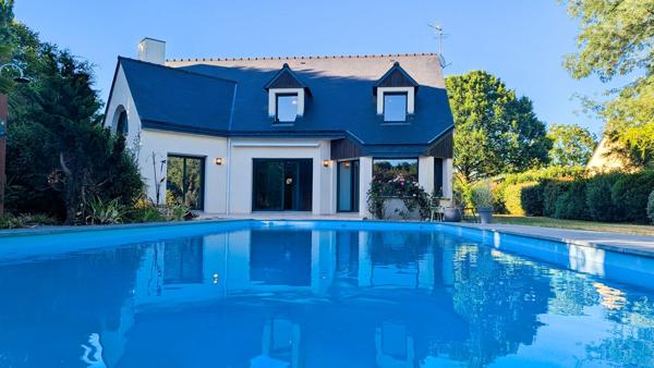Ploërmel – La Généreuse et Intime Maison d’Architecte (260 m²) Parc & Piscine Plein Sud