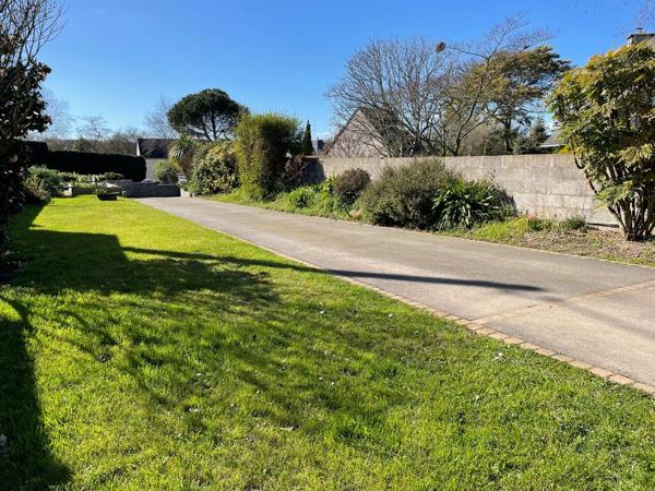 Larmor Plage Proche du Port de Kernevel, Maison des Années 1930 avec Jardin Arboré