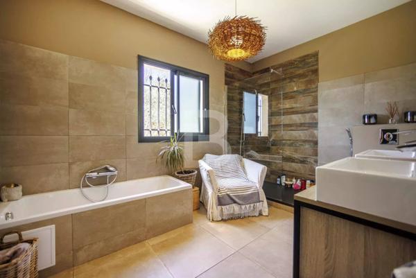 Magnifique villa-appartement au calme à vendre au Tignet