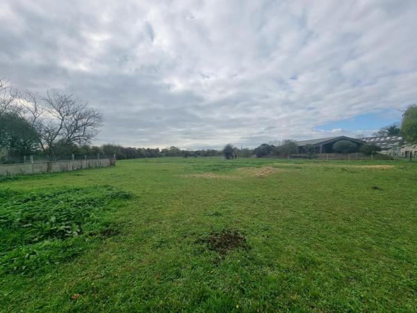 Terrain constructible 754 m² – Trévière