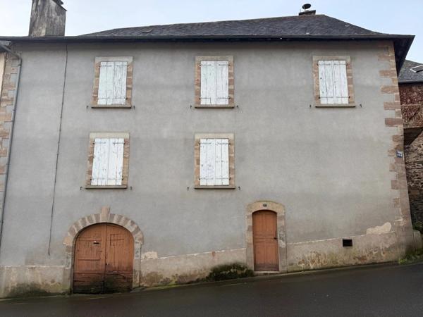 Vente                                                      Maison
                        
                     3 pièces                      110 m2                     à Allassac