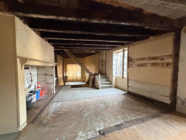 Vente                                                      Maison
                        
                     3 pièces                      110 m2                     à Allassac