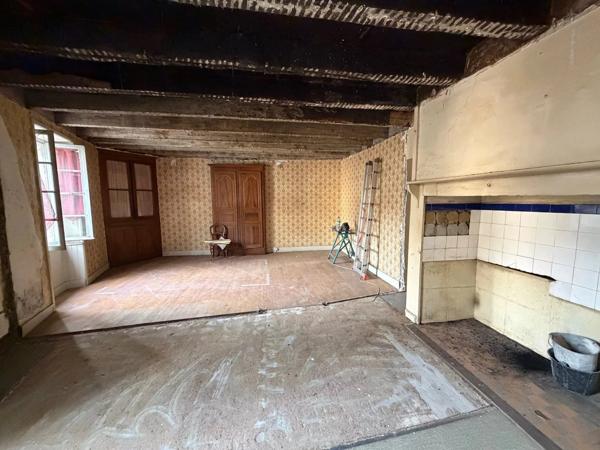 Vente                                                      Maison
                        
                     3 pièces                      110 m2                     à Allassac