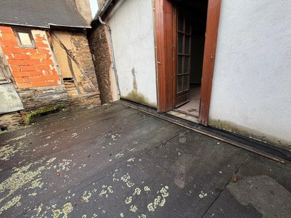 Vente                                                      Maison
                        
                     3 pièces                      110 m2                     à Allassac