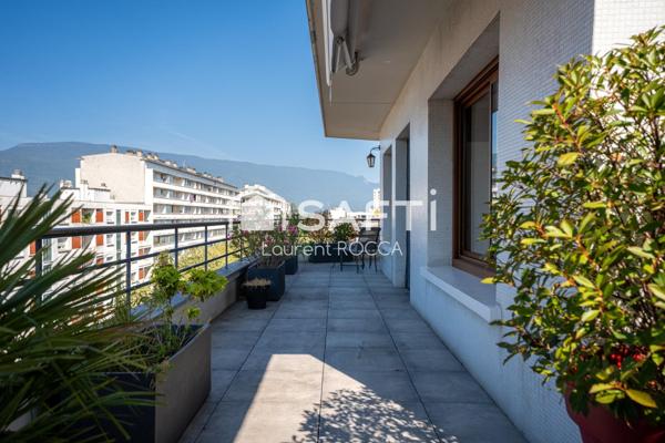 Dernier étage d’exception avec terrasse panoramique au cœur de Chambéry