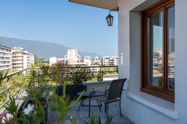 Dernier étage d’exception avec terrasse panoramique au cœur de Chambéry
