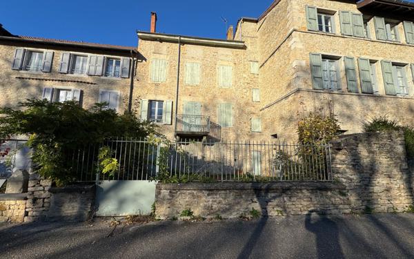 Maison à vendre    4 pièces •  Crémieu