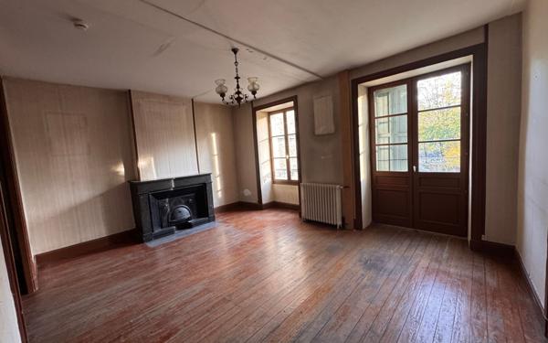 Maison à vendre    4 pièces •  Crémieu