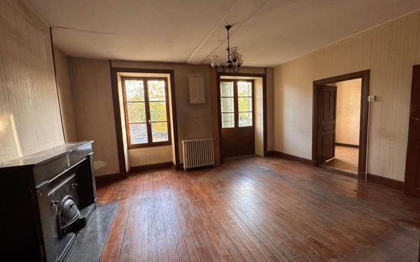 Maison à vendre    4 pièces •  Crémieu