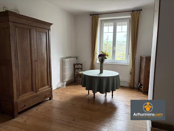 Vente                                                      Maison de village
                        
                     6 pièces                      190 m2                     à Longueval-Barbonval