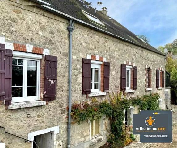Vente                                                      Maison de village
                        
                     6 pièces                      190 m2                     à Longueval-Barbonval