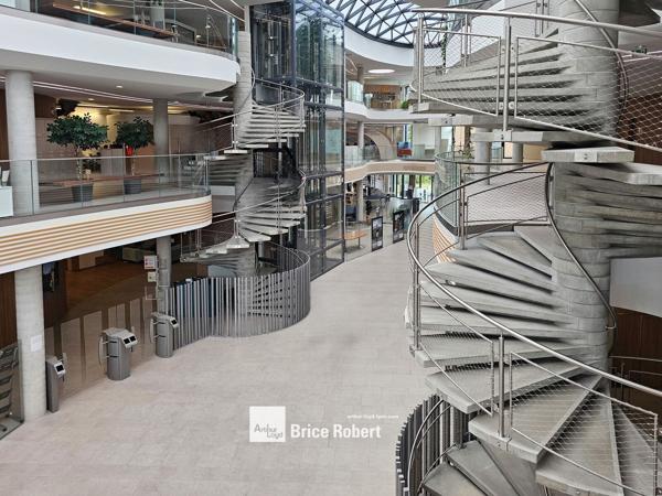 Bureaux à louer à Limonest grands plateaux modulables lumineux Techlid