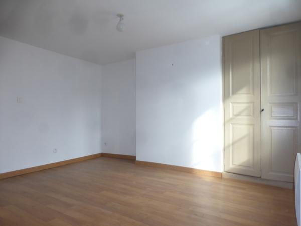 PLEIN CENTRE VILLE, MAISON ANCIENNE RENOVEE DE 100 M² HAB AVEC VERANDA ET DEPENDANCE PROCHE DE TOUT Beauvais (60000)