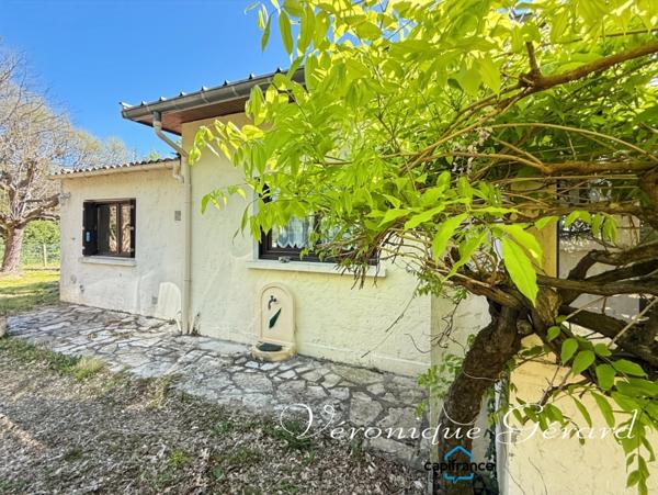 Maison de plain pied, 3 chambres sur environ 1500 M² de terrain. La campagne proche aux portes de Bordeaux.