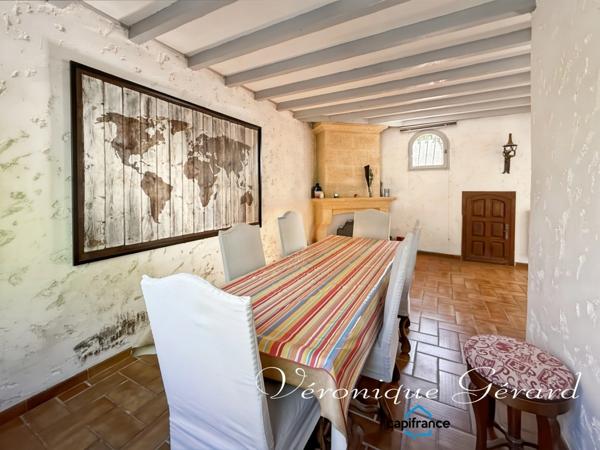 Maison de plain pied, 3 chambres sur environ 1500 M² de terrain. La campagne proche aux portes de Bordeaux.