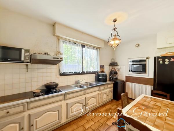 Maison de plain pied, 3 chambres sur environ 1500 M² de terrain. La campagne proche aux portes de Bordeaux.