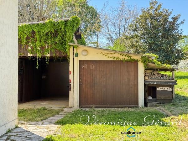 Maison de plain pied, 3 chambres sur environ 1500 M² de terrain. La campagne proche aux portes de Bordeaux.