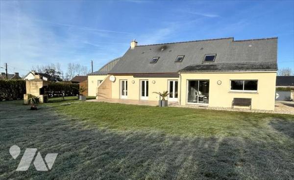 Belle maison dans les hauteurs d'Agon-Coutainville offrant de beaux volumes et une vie de plain...