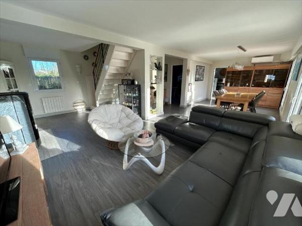 Belle maison dans les hauteurs d'Agon-Coutainville offrant de beaux volumes et une vie de plain...