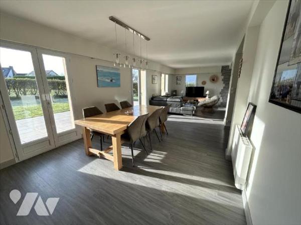 Belle maison dans les hauteurs d'Agon-Coutainville offrant de beaux volumes et une vie de plain...