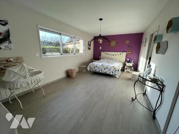 Belle maison dans les hauteurs d'Agon-Coutainville offrant de beaux volumes et une vie de plain...