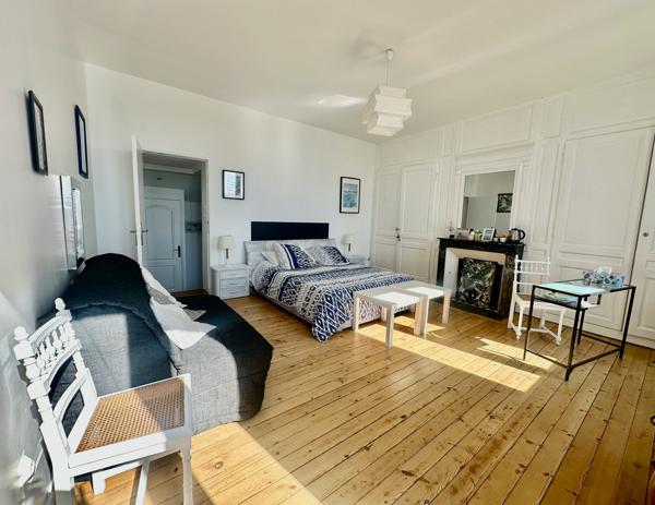 Maison 8 pièces - 400 m²