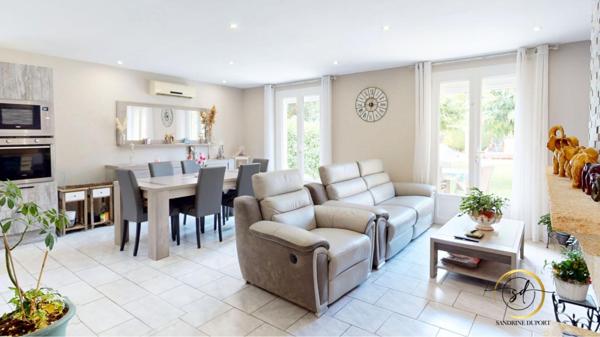 Cuxac D'Aude maison T5  111 m2 + dépendance  T2  de  66 m2 env sur terrain  clos et arboré de 1413 m2 avec piscine