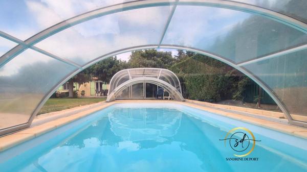 Cuxac D'Aude maison T5  111 m2 + dépendance  T2  de  66 m2 env sur terrain  clos et arboré de 1413 m2 avec piscine
