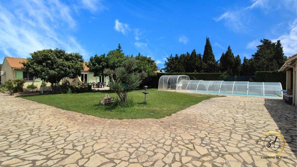 Cuxac D'Aude maison T5  111 m2 + dépendance  T2  de  66 m2 env sur terrain  clos et arboré de 1413 m2 avec piscine