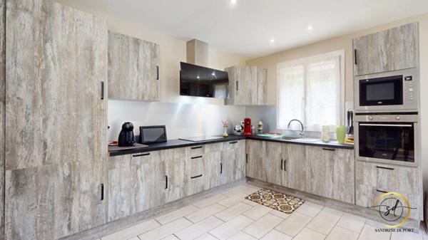 Cuxac D'Aude maison T5  111 m2 + dépendance  T2  de  66 m2 env sur terrain  clos et arboré de 1413 m2 avec piscine