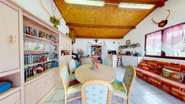 Cuxac D'Aude maison T5  111 m2 + dépendance  T2  de  66 m2 env sur terrain  clos et arboré de 1413 m2 avec piscine