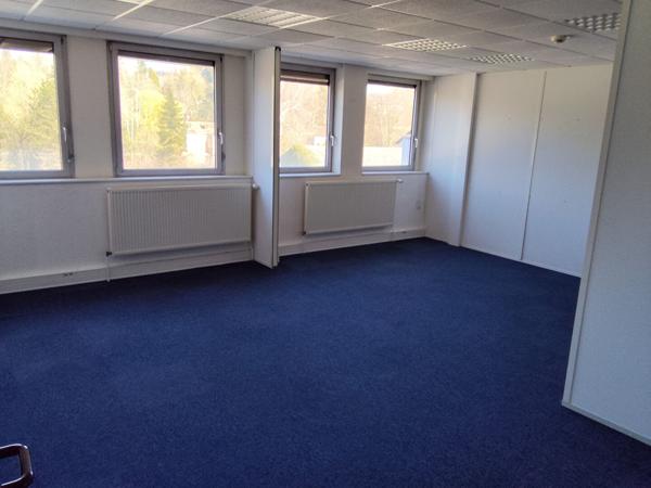 À LOUER - IMMEUBLE DE BUREAUX & ACTIVITÉ - 680 m²