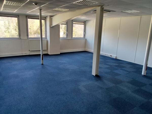 À LOUER - IMMEUBLE DE BUREAUX & ACTIVITÉ - 680 m²
