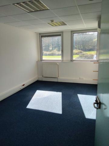 À LOUER - IMMEUBLE DE BUREAUX & ACTIVITÉ - 680 m²