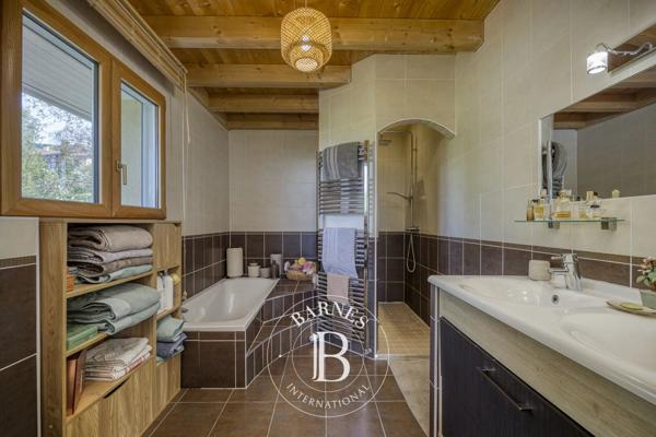 Cranves-Sales, Maison 4 Chambres -  220 m² à vendre