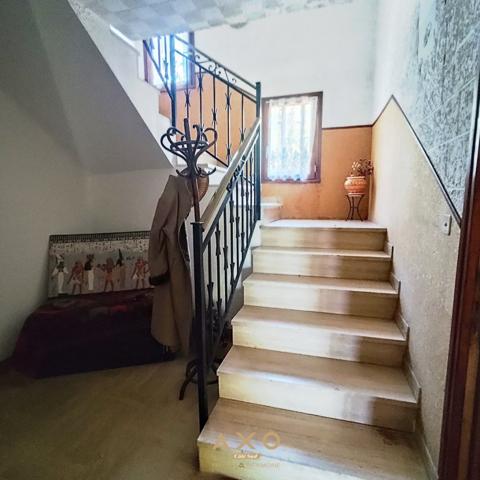 UZES - VILLA  - T9 - 242 M2 - PISCINABLE - GRAND GARAGE - JARDIN 1655 M2 - 620 000