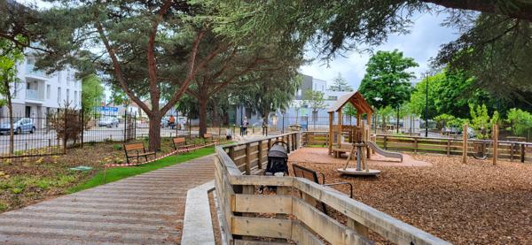 Nantes Collines du Cens : En VENTE, Proche chronobus, appartement 5 pièces, lumineux avec de beaux volumes, environnement calme et verdoyant.