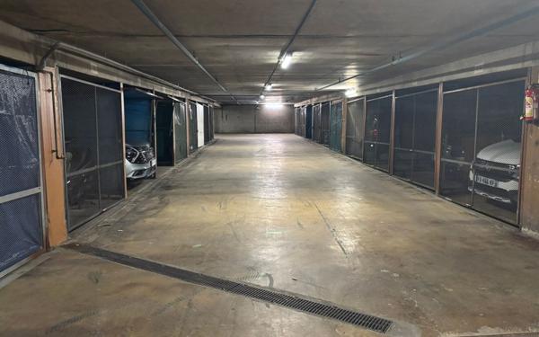 Stationnement à louer    Paris 9