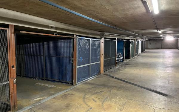 Stationnement à louer    Paris 9