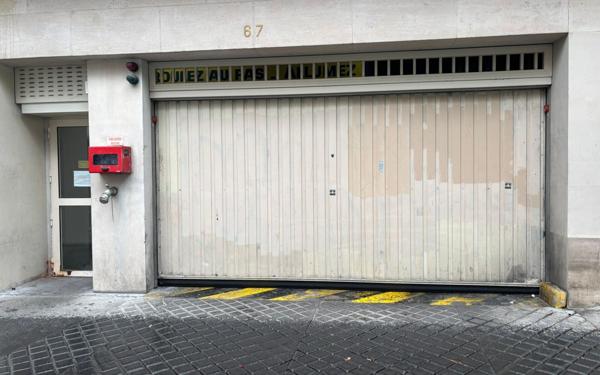 Stationnement à louer    Paris 9