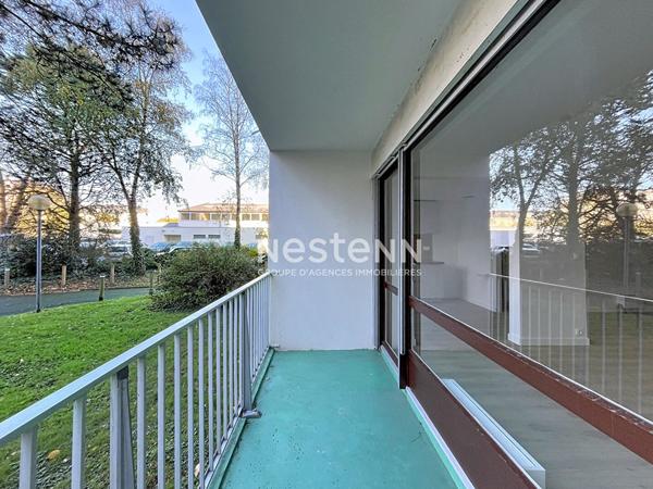 A vendre - Appartement T4 lumineux et rénové avec balcon, stationnement et cave, dans résidence sécurisée avec ascenseur proche des commodités "Angers La Madeleine"