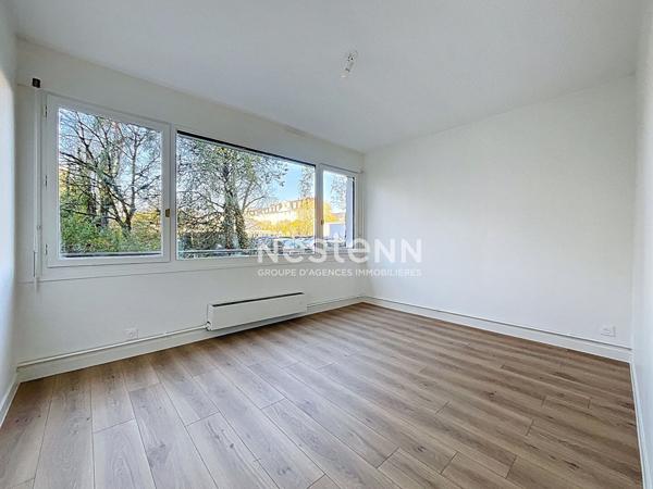A vendre - Appartement T4 lumineux et rénové avec balcon, stationnement et cave, dans résidence sécurisée avec ascenseur proche des commodités "Angers La Madeleine"