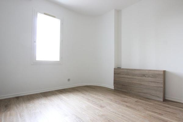 UN APPARTEMENT TYPE 2 ENTIÈREMENT REFAIT, DANS UNE RÉSIDENCE PROCHE DU CENTRE-VILLE. -